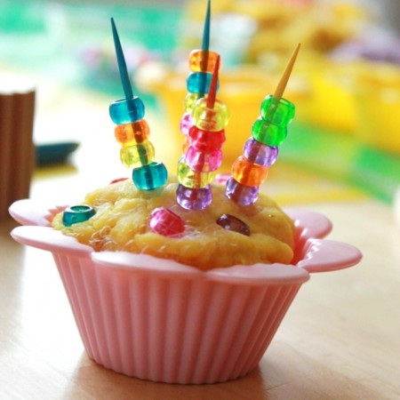 Pretend Play Ideas with Playdough - Cupcake decorating and more great ideas for pretend play with playdough