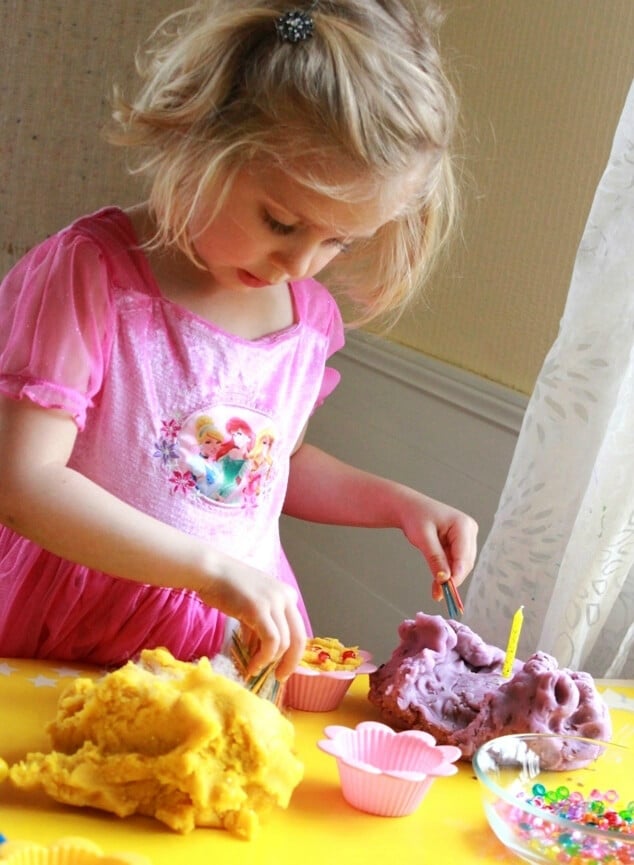 Pretend Play Ideas with Playdough - playdough bakery