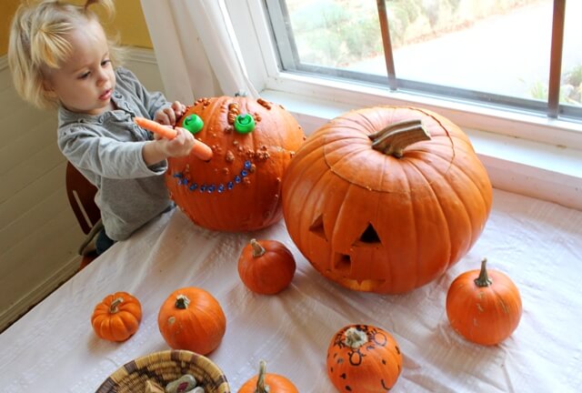 An Artful Halloween :: Pumpkin Decorating
