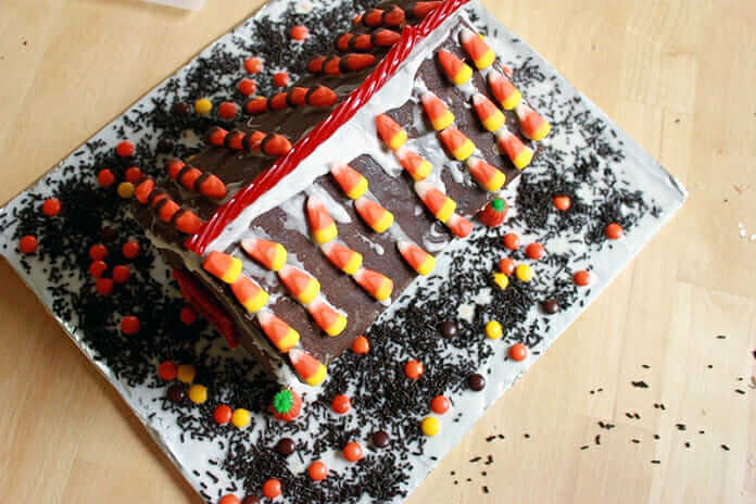 How to Make A Halloween Gingerbread House – candy corn roof
