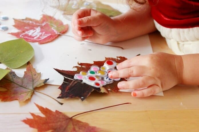 Leaf Peepers Fall Craft for Kids (22)