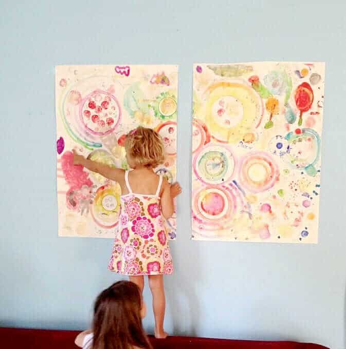 Circle Art for Kids - girl with paintings