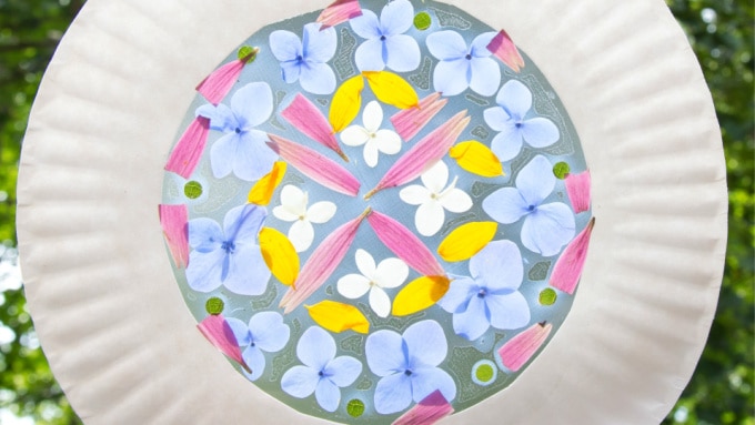 paper plate suncatcher with flowers