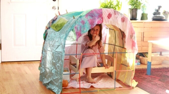 Simple Kids Activities - Build a Fort
