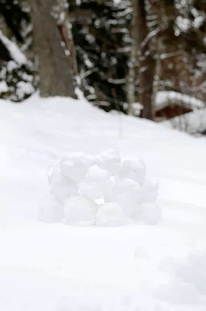 building a snowball lantern