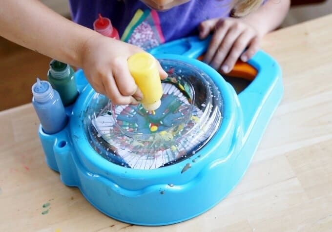 Spin Painting with a Spin Art Machine - the spin painter in action