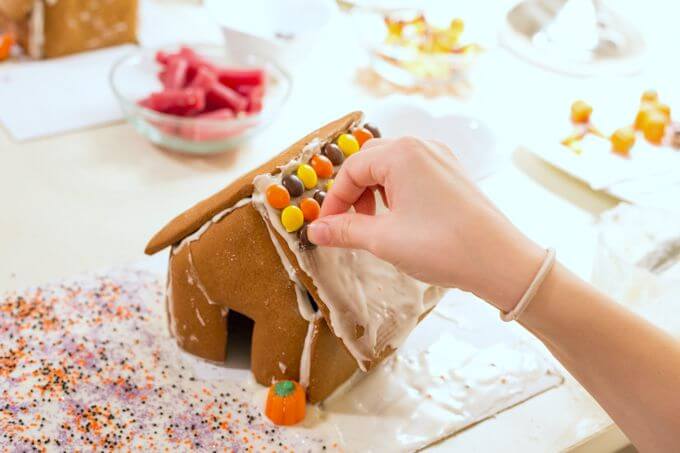 Mini Halloween Gingerbread Houses – decorating