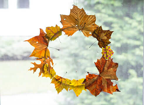 Create This Simple DIY Autumn Leaf Wreath For Fall!