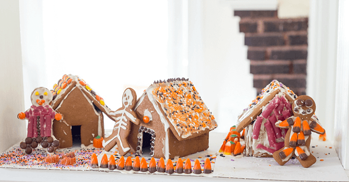 Mini Halloween Gingerbread Houses 