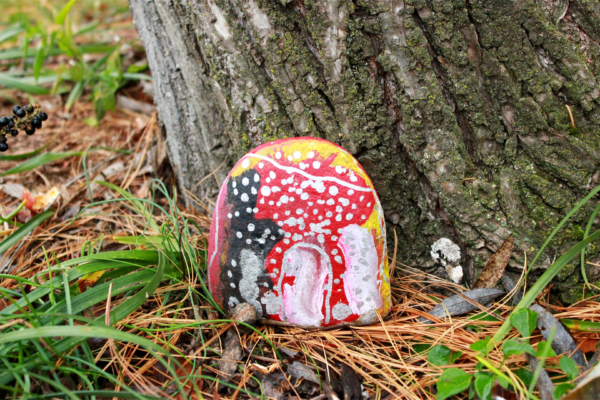 9 Ways to Decorate Rocks for Handmade Gifts
