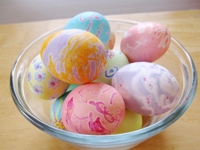 melted crayon eggs for easter craft ideas