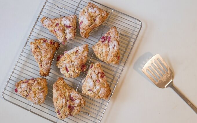 How to make raspberry oatmeal scones