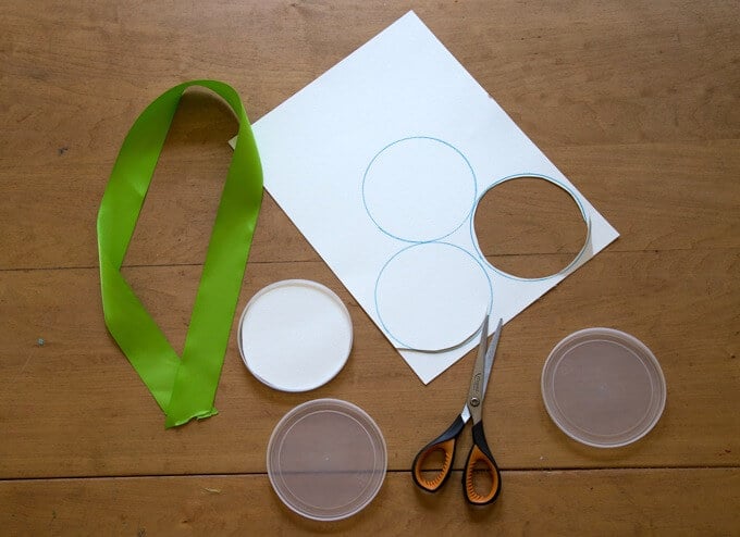 DIY Olympic Medals for Kids - Cut paper circles