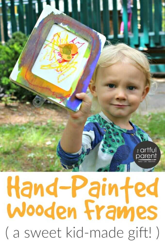 Wooden frame painting is a simple activity even the youngest kids can do, yet the results are lovely, especially when you use liquid watercolors! #kidsart #handmade #toddlers #preschoolers #mothersday #mothersdaygift