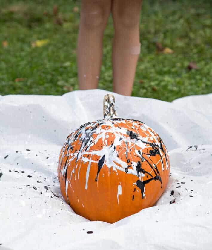 Splatter paint pumpkins! How fun! (Plus click through for 11 more kids pumpkin decorating ideas that fun for all ages, look great, and last a long time.)