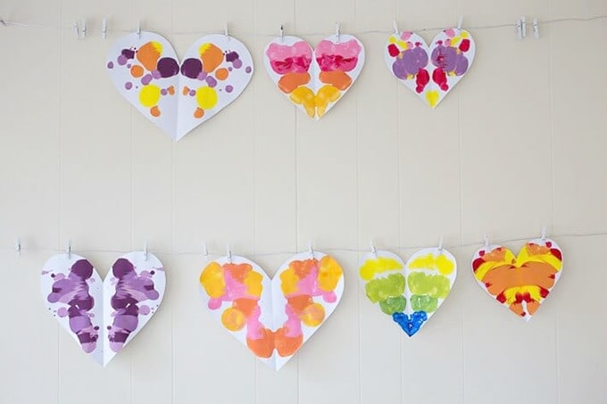 Valentine-Heart-Art-Symmetry-Paintings-on-the-Display-Wall