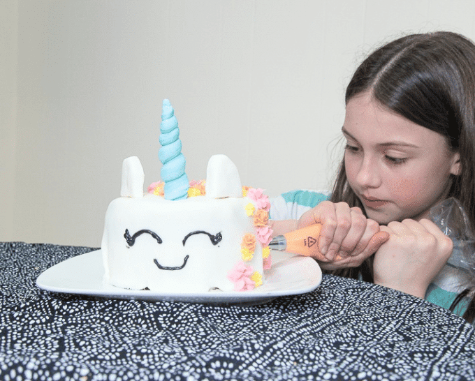 Kids cake decorating
