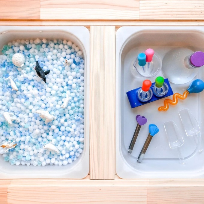Frozen water beads sensory play_coffeandspitup_ winter sensory bins
