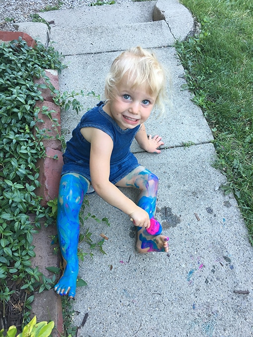 Child painting legs_art with toddlers