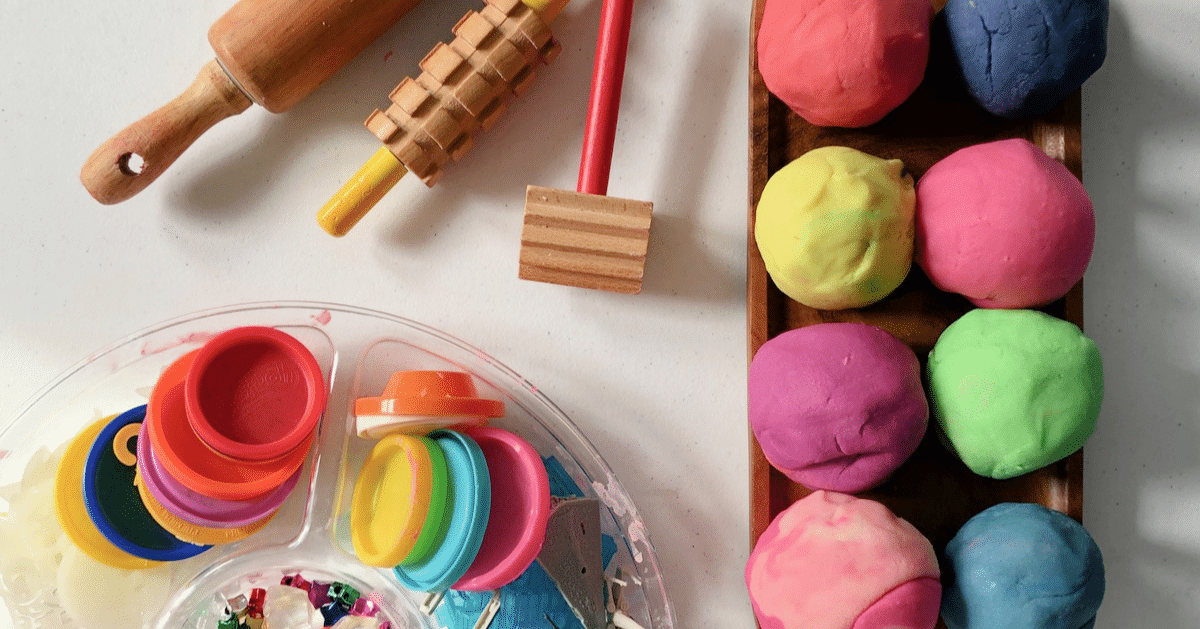 How to Make Glitter Play Dough {easy no cook recipe!}