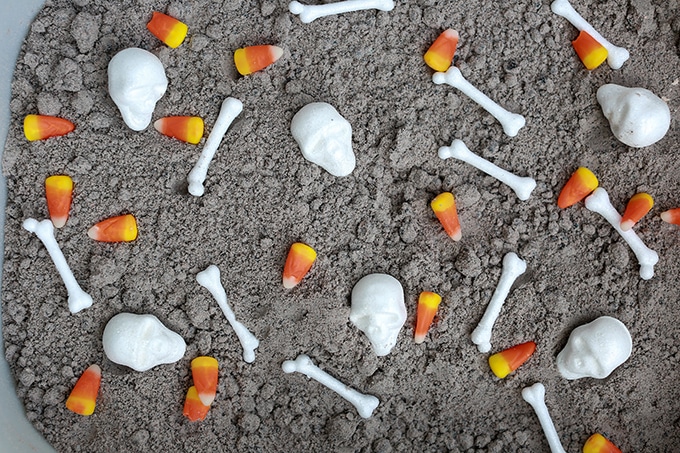 Bones and candy corn cloud dough – Activity Craft Holidays, Kids, Tips