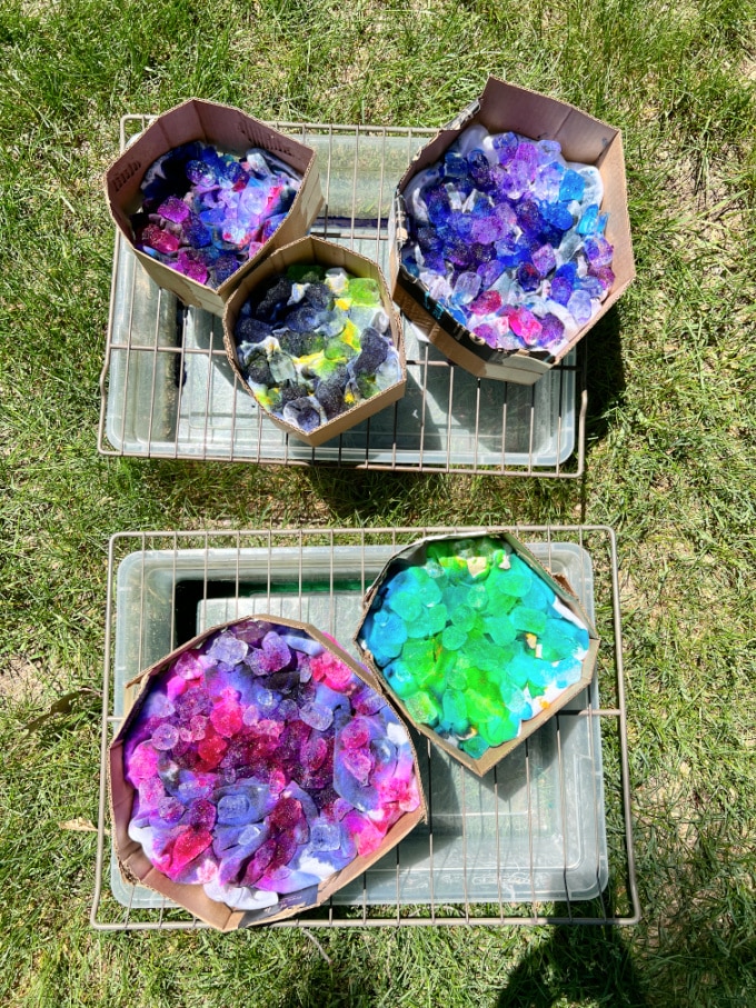 items being dyed with ice