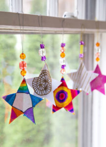 20 Homemade Christmas Ornaments the Whole Family Can Make