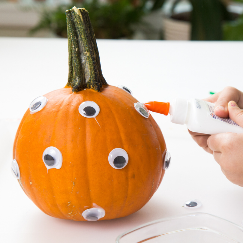 googly eye pumpkin