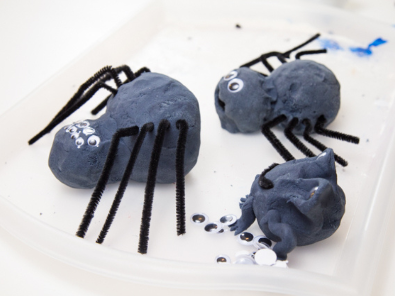 halloween playdough spiders