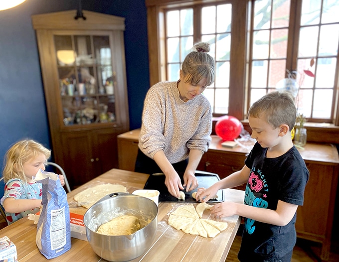 parent-and-children-baking-together