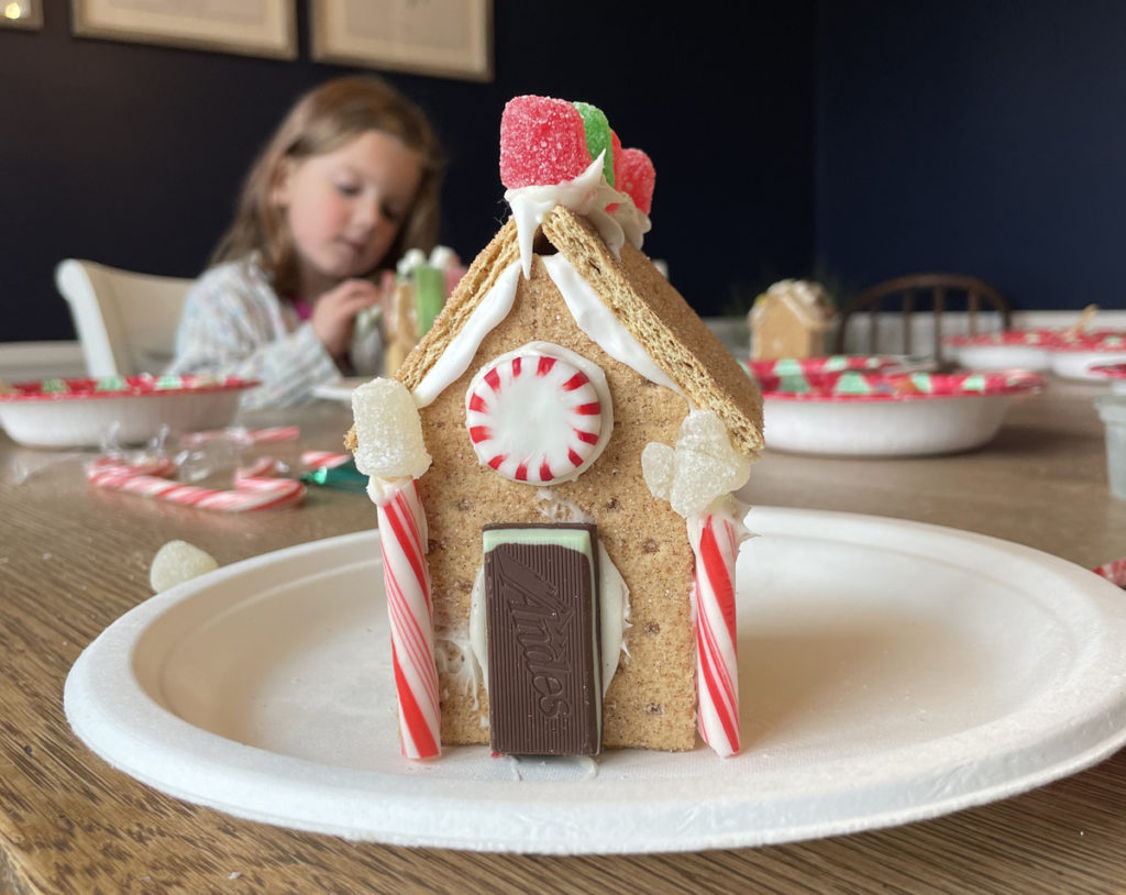 how to make a gingerbread house with graham crackers