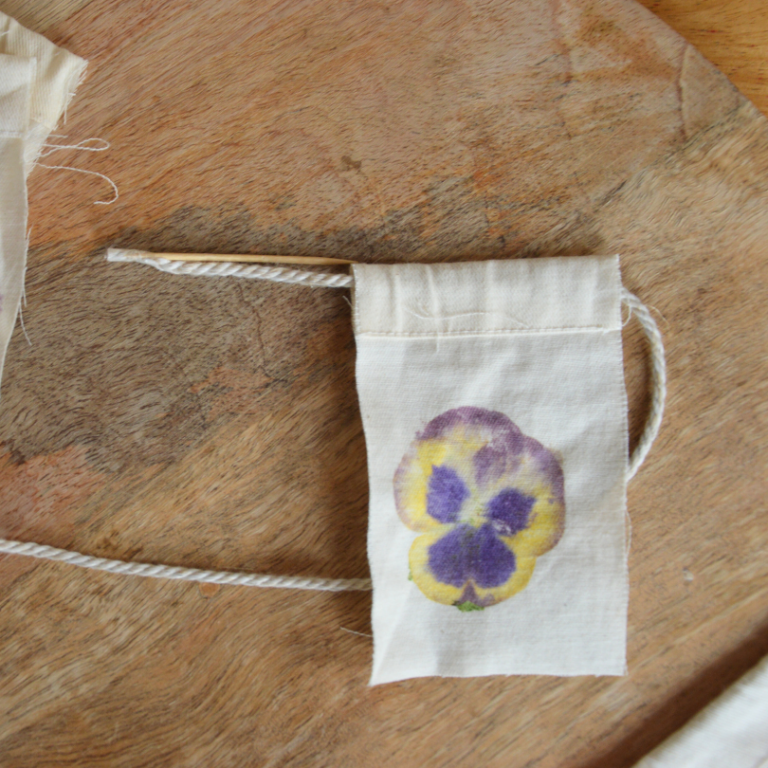threading flower flags