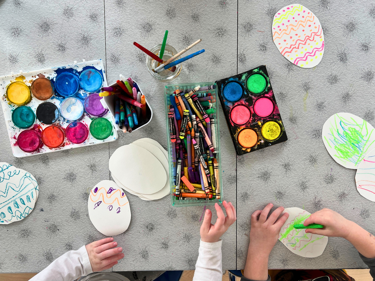 How to Paint Paper Easter Eggs