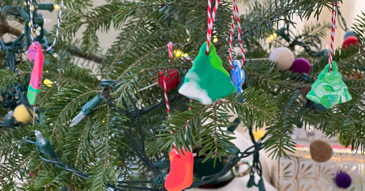20 Homemade Christmas Ornaments the Whole Family Can Make