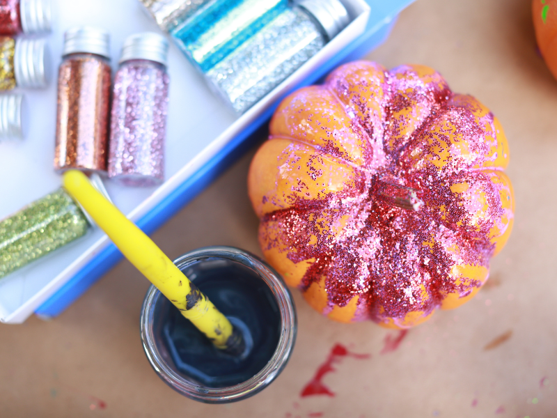 painting pumpkins