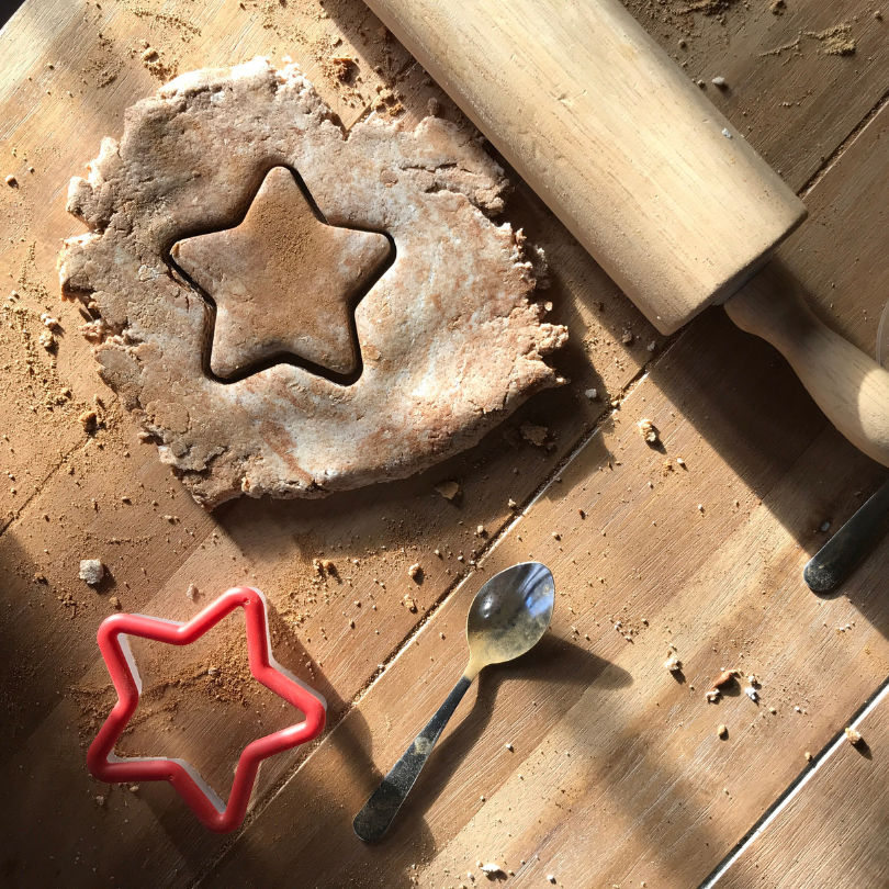 make cinnamon ornaments