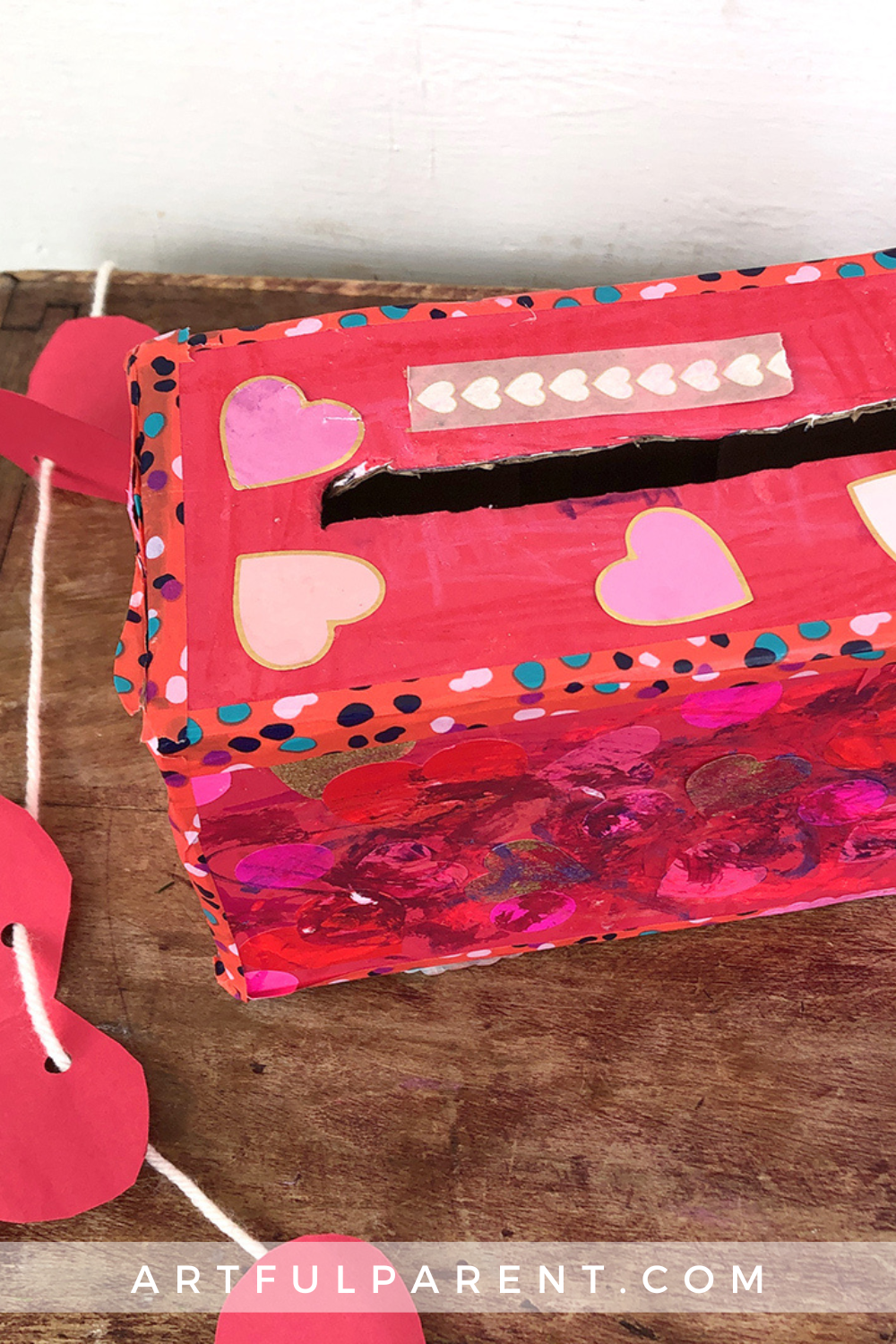 How to Make a DIY Valentine\'s Box