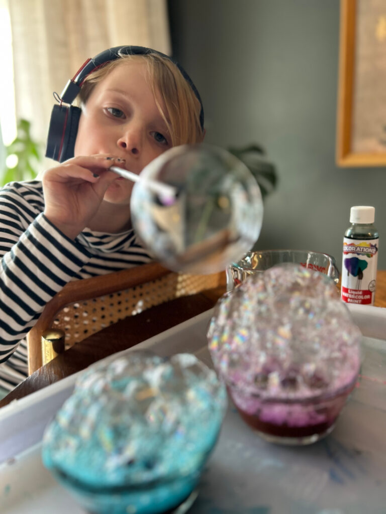 bubble prints Anna Harpe — Activity Craft Holidays, Kids, Tips