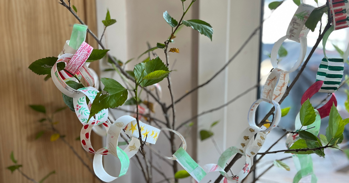 How to Make a Paper Chain for Kids