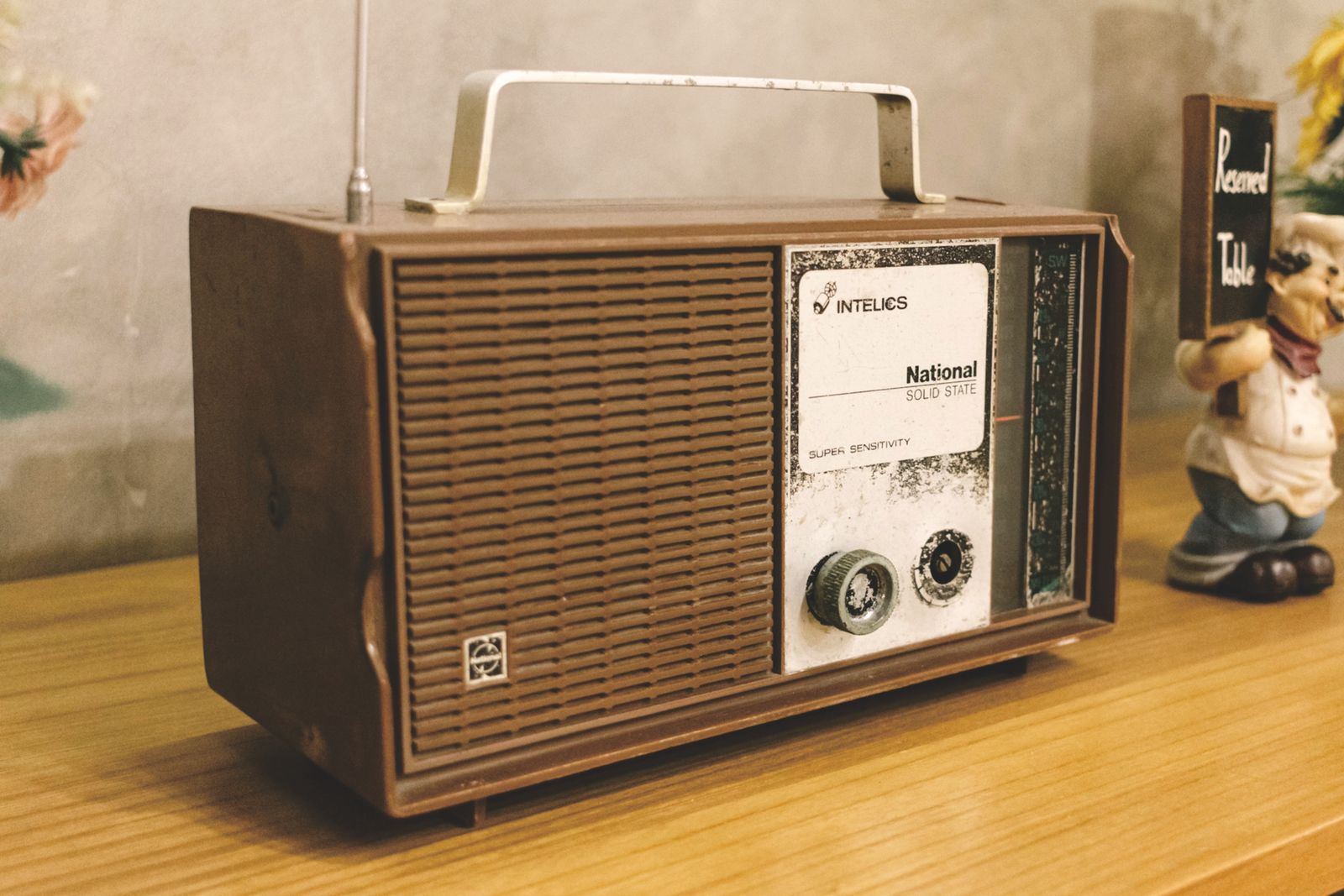 vintage Bakelite radio